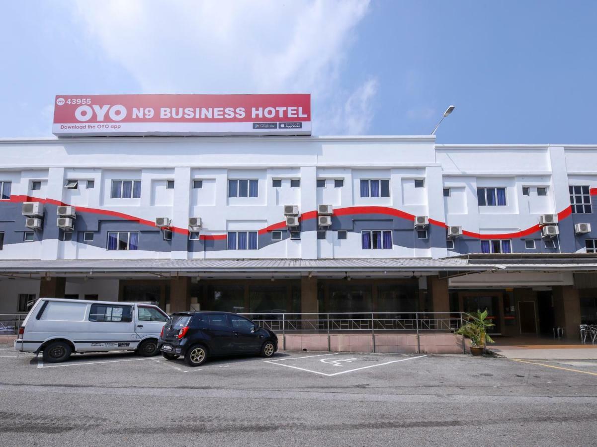 Oyo 43955 N9 Business Hotel Nilai Exterior foto